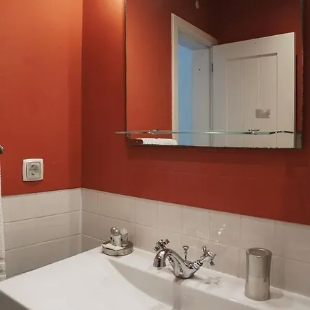 Nyaraló Breathtaking Beachfront House *