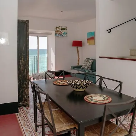 Nyaraló Breathtaking Beachfront House