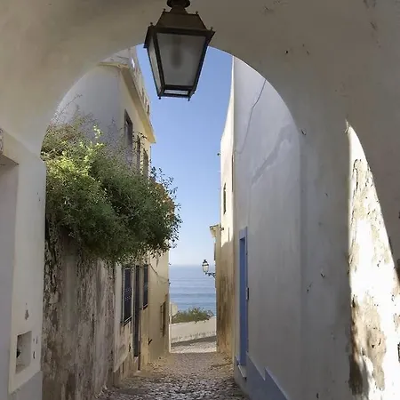 Breathtaking Beachfront House Nyaraló *