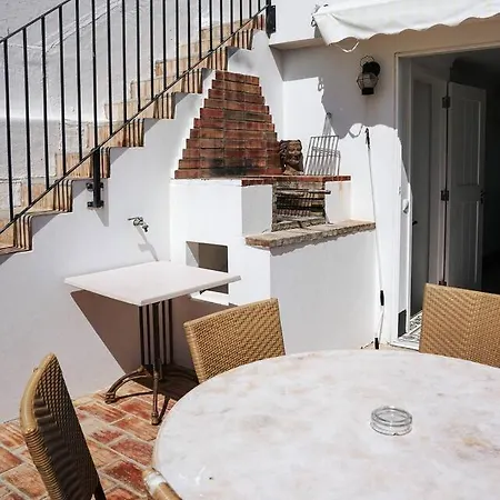 Breathtaking Beachfront House Nyaraló *