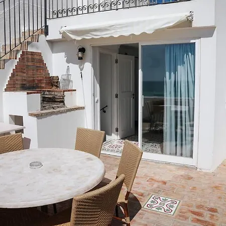 بيت للعطل Breathtaking Beachfront House *