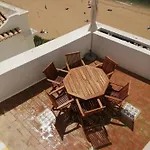 Breathtaking Beachfront House 別荘
